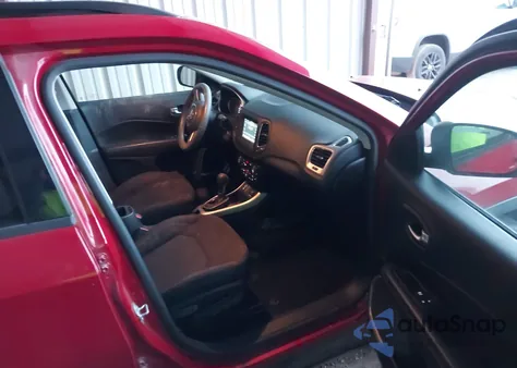 2018 Jeep Compass Sport Fwd z USA, uszkodzony, nr VIN 3C4NJCAB6JT271671